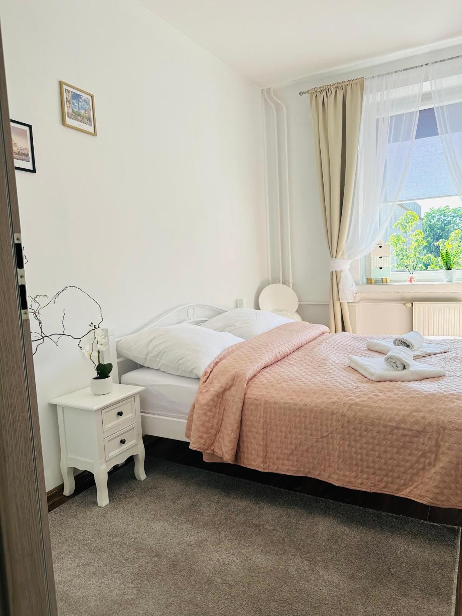 City Apartment Czestochowa Centrum 2-Bedroom ภายนอก รูปภาพ